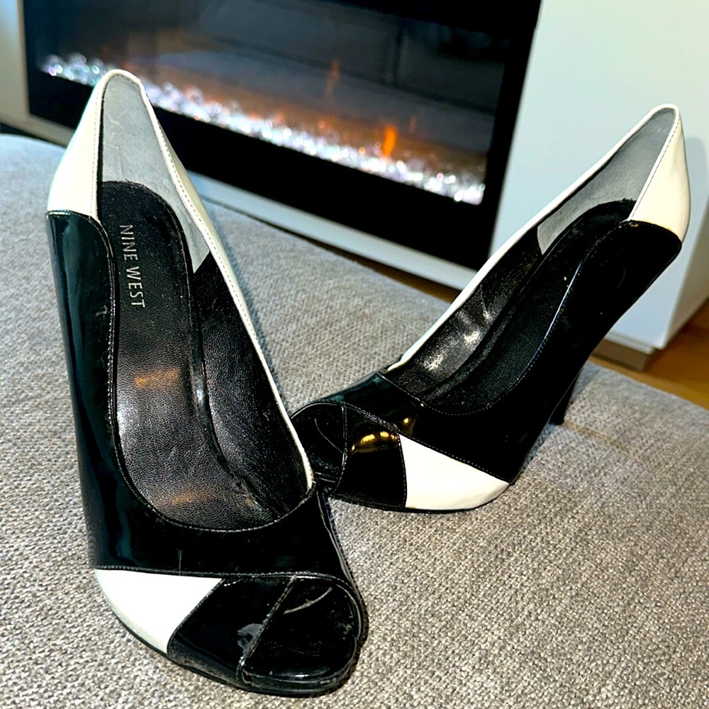 ✨Black & White Classy Heels 👠✨